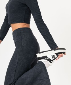 Tennis bicolores à semelle plateforme et broderie femme